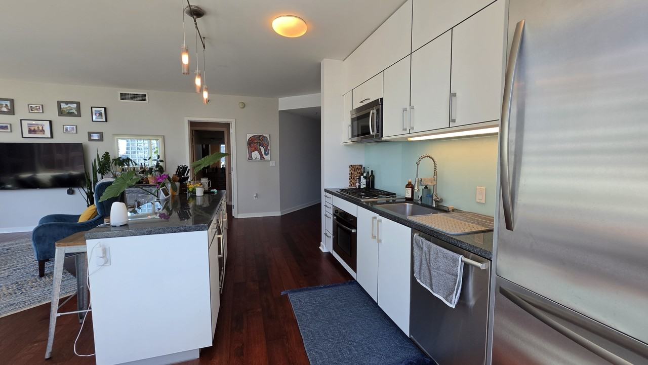 301 Main St #15H - Photo 5 of 38