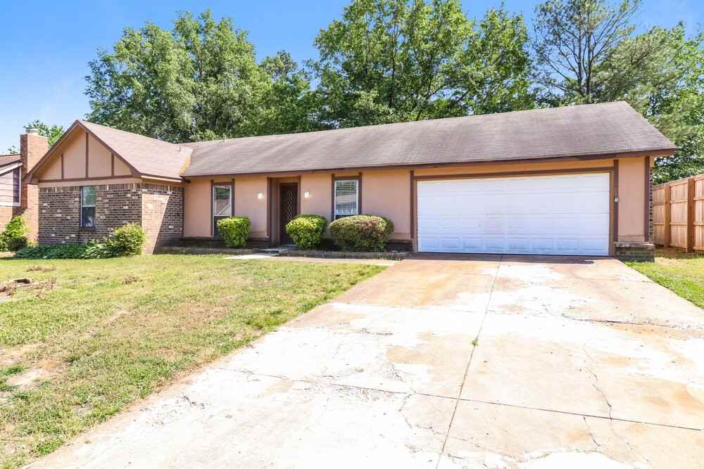 7261 Hollorn Ln - Photo 3 of 16