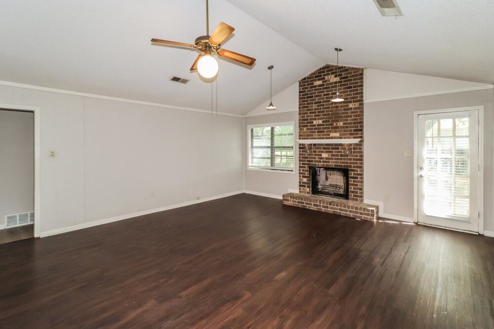 7261 Hollorn Ln - Photo 4 of 16