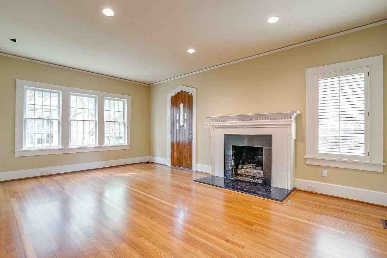 2606 Cockrell Ave - Photo 4 of 20
