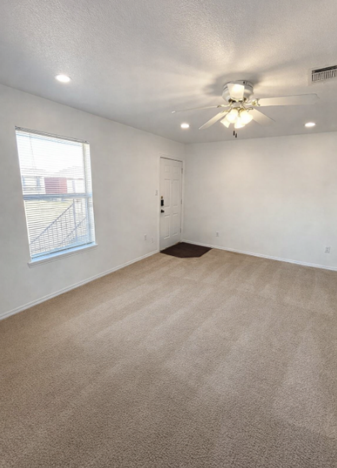 5704 Greengate Dr #D - Photo 3 of 11