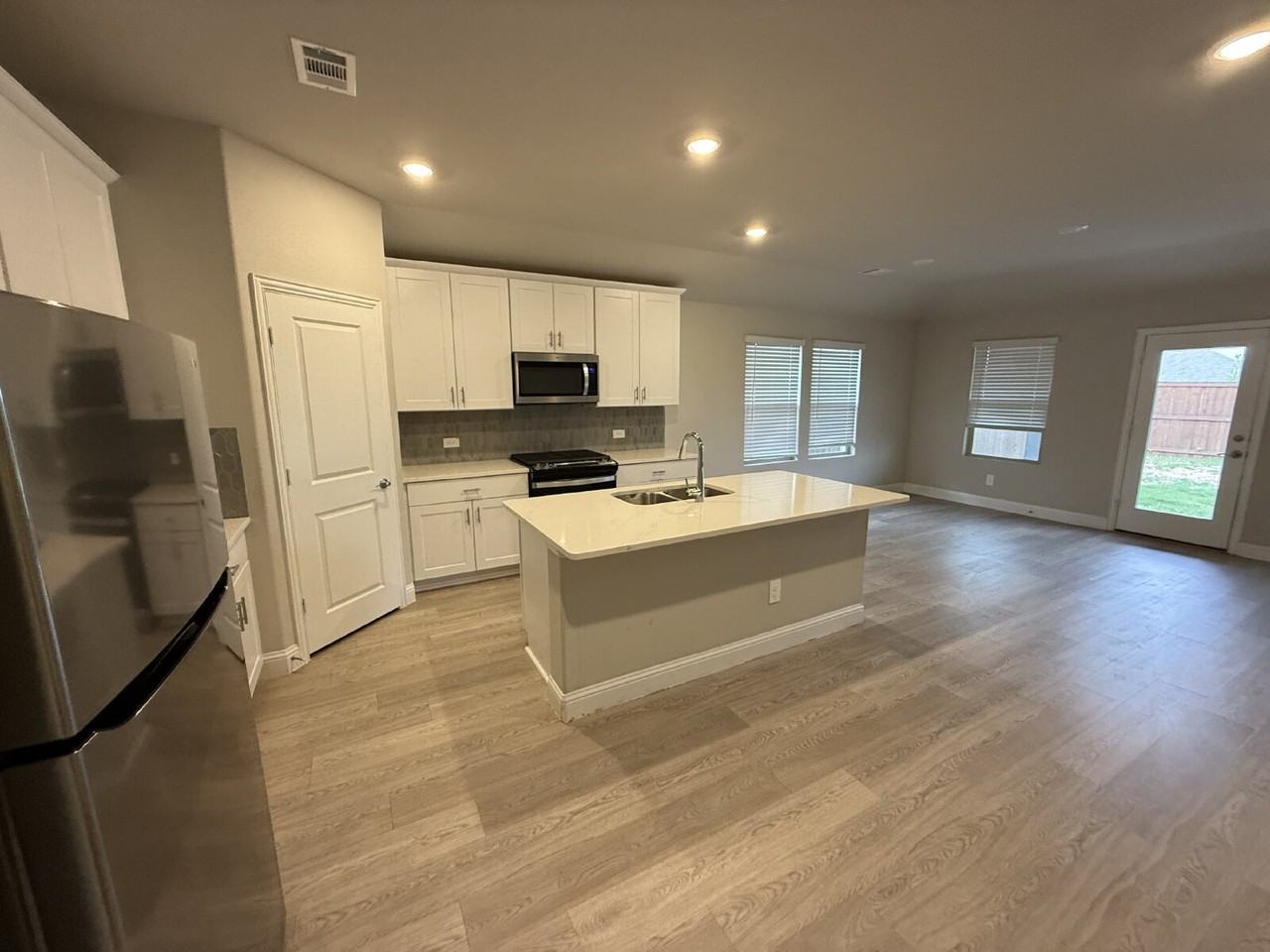 702 Williams Way - Photo 4 of 25