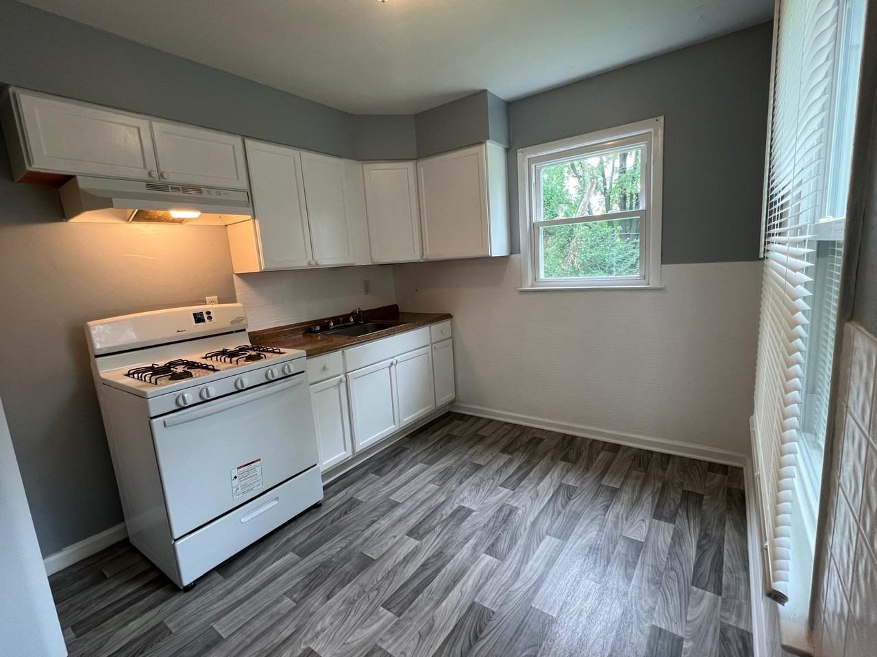 9112 Belcour Dr - Photo 5 of 26