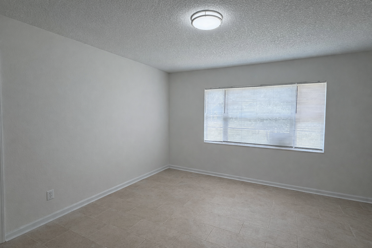 3512 Broadway Ave - Photo 2 of 10