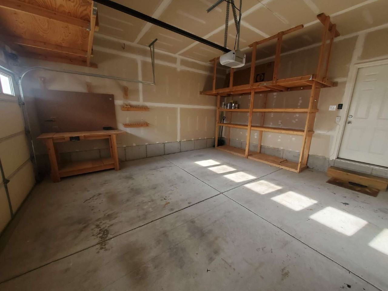 436 Aura Rd - Photo 7 of 33