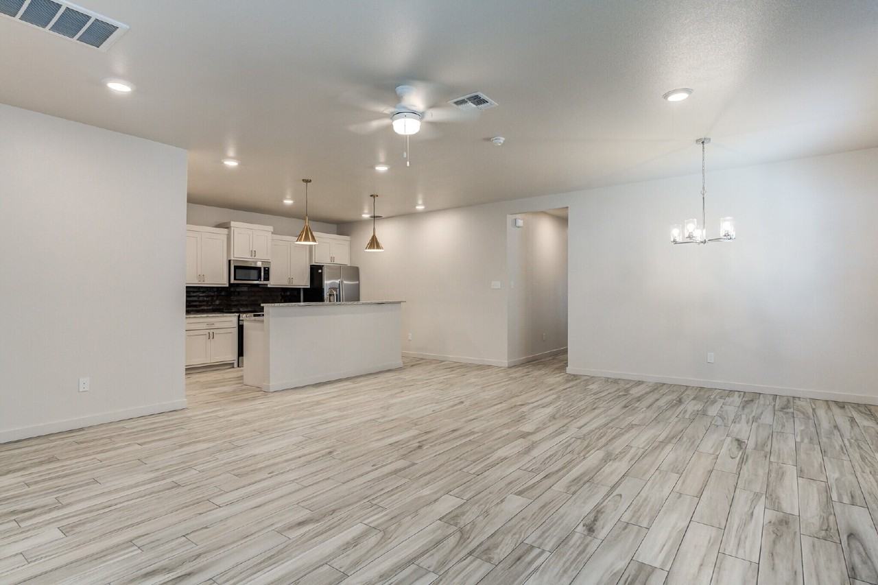 7034 41st St - Photo 6 of 39