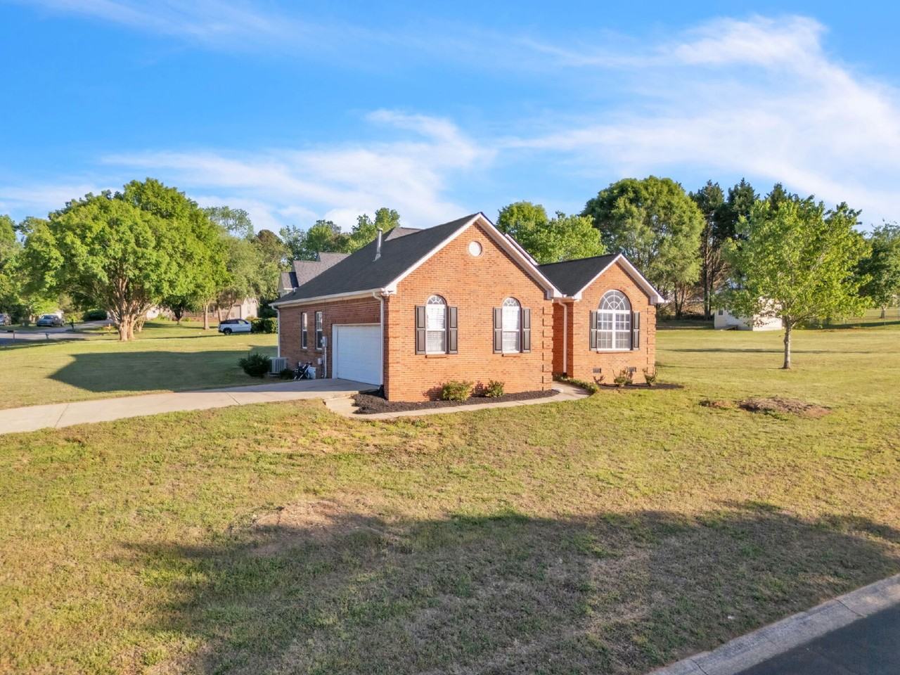 606 Brushwood Rd - Photo 2 of 27