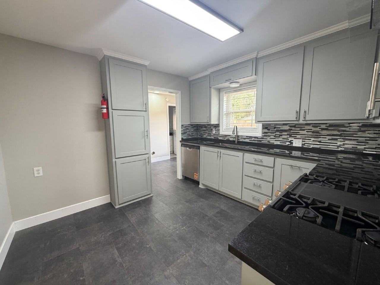 3502 26th St - Photo 6 of 12