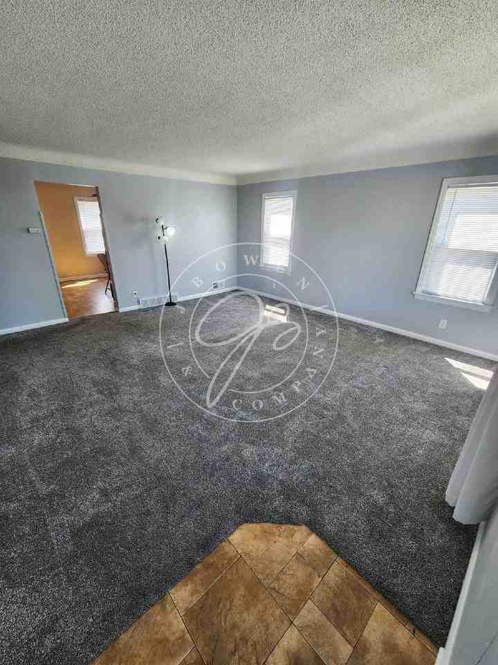 1315 Luscombe Dr - Photo 4 of 22