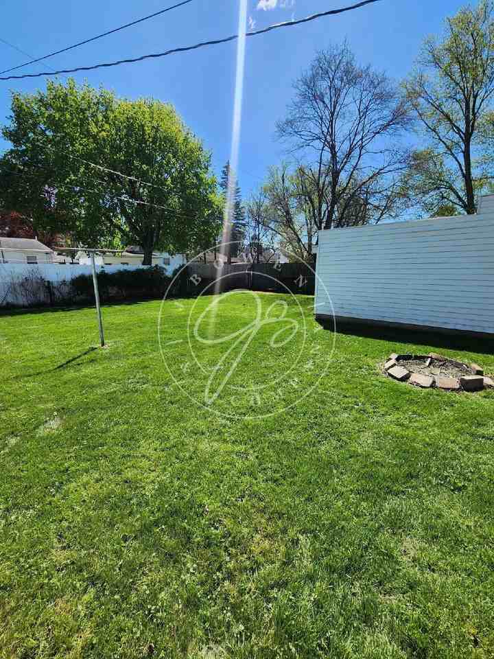 1315 Luscombe Dr - Photo 7 of 22