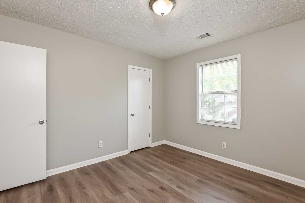 450 Pennybrook Dr - Photo 3 of 15