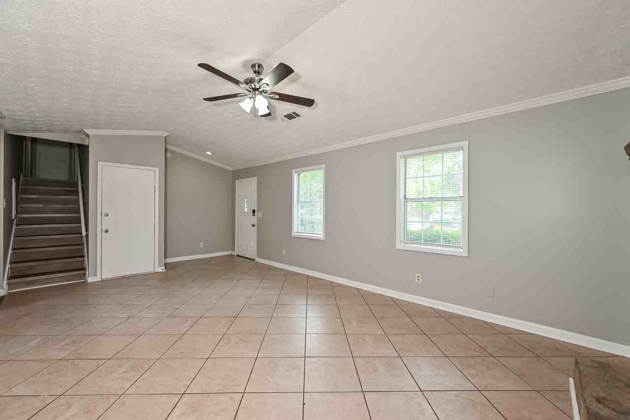 450 Pennybrook Dr - Photo 4 of 15