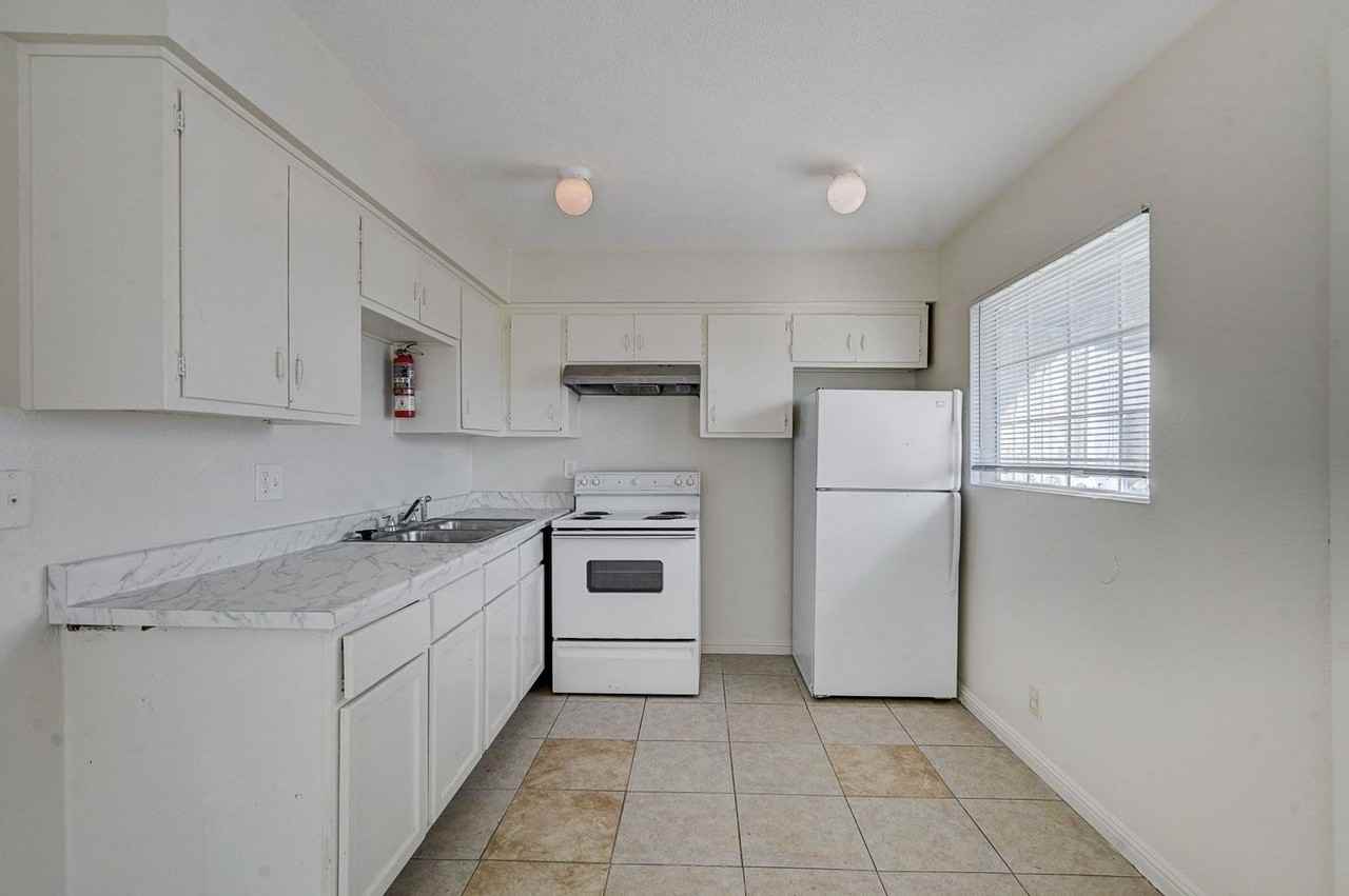 3370 Athens St #4
