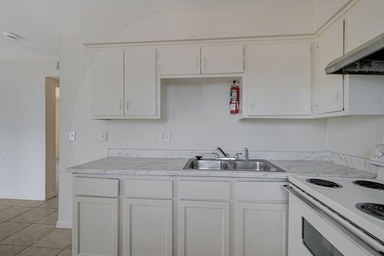 3370 Athens St #4 - Photo 4 of 11