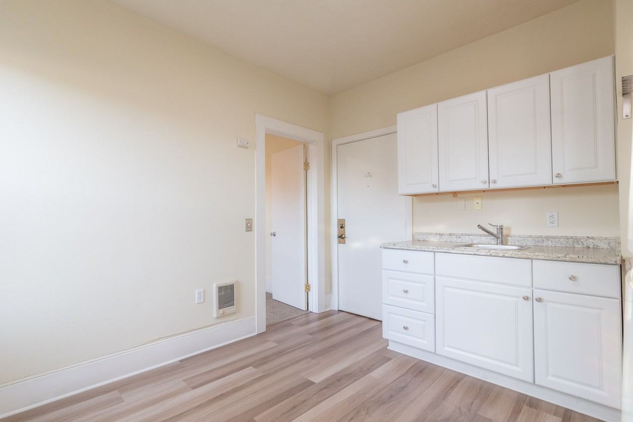 6020 Glisan Apartments - Photo 7 of 35