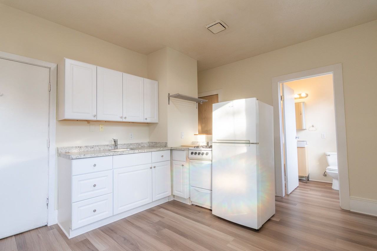 6020 Glisan Apartments - Photo 3 of 37