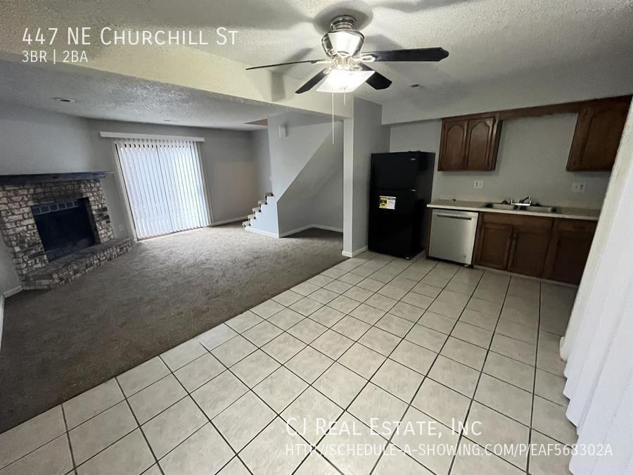 447 Ne Churchill St - Photo 2 of 10