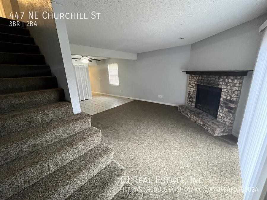 447 Ne Churchill St - Photo 3 of 10