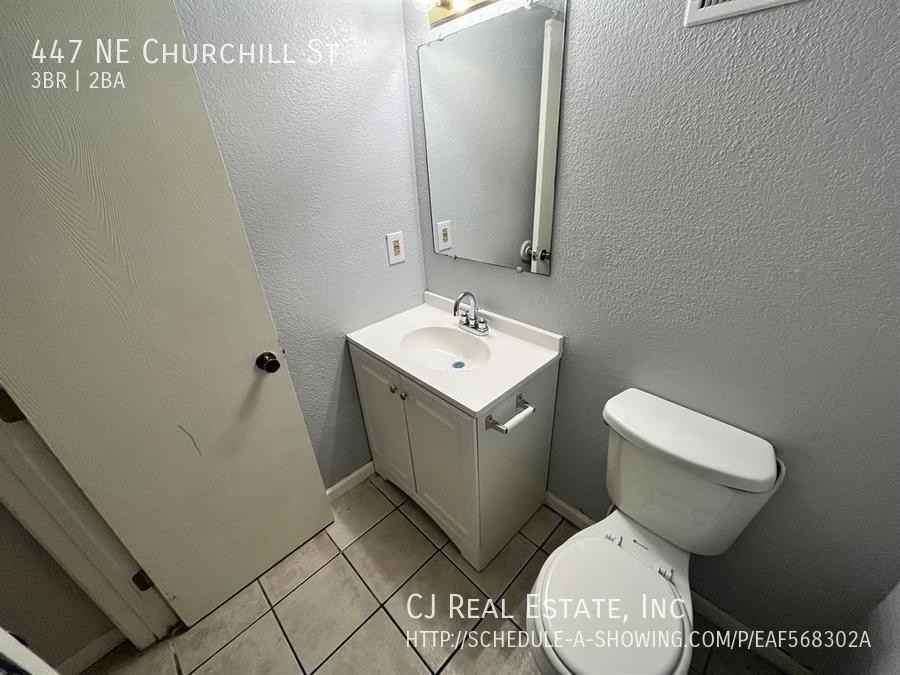 447 Ne Churchill St - Photo 5 of 10