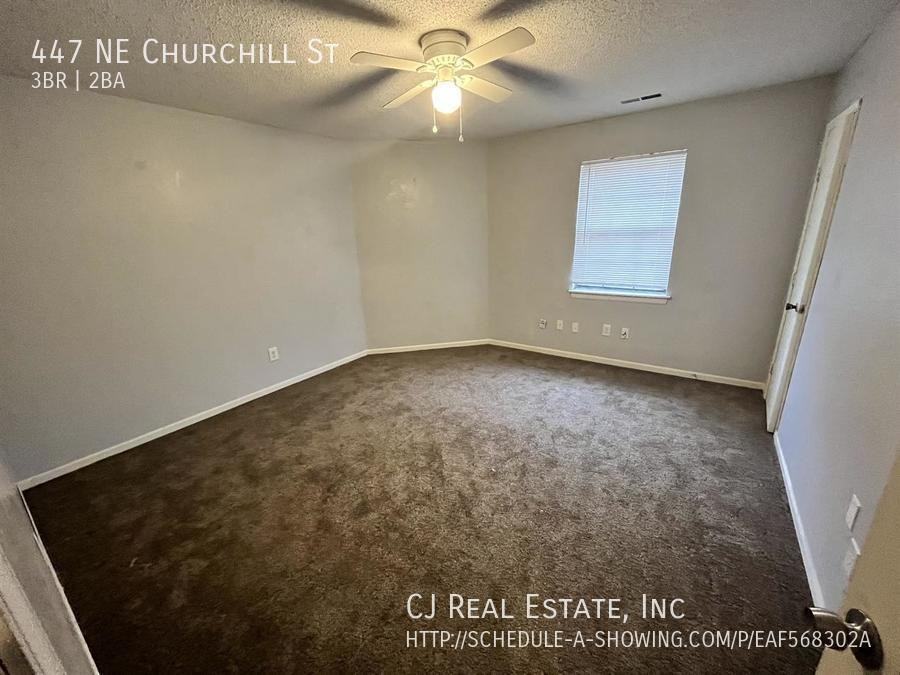 447 Ne Churchill St - Photo 6 of 10