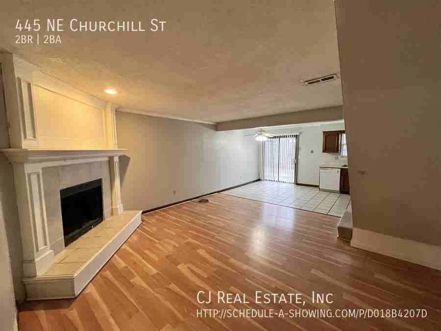 445 Ne Churchill St - Photo 2 of 11