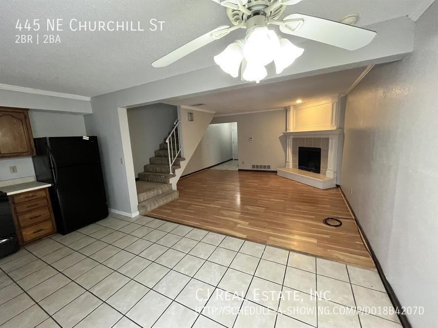 445 Ne Churchill St - Photo 3 of 11