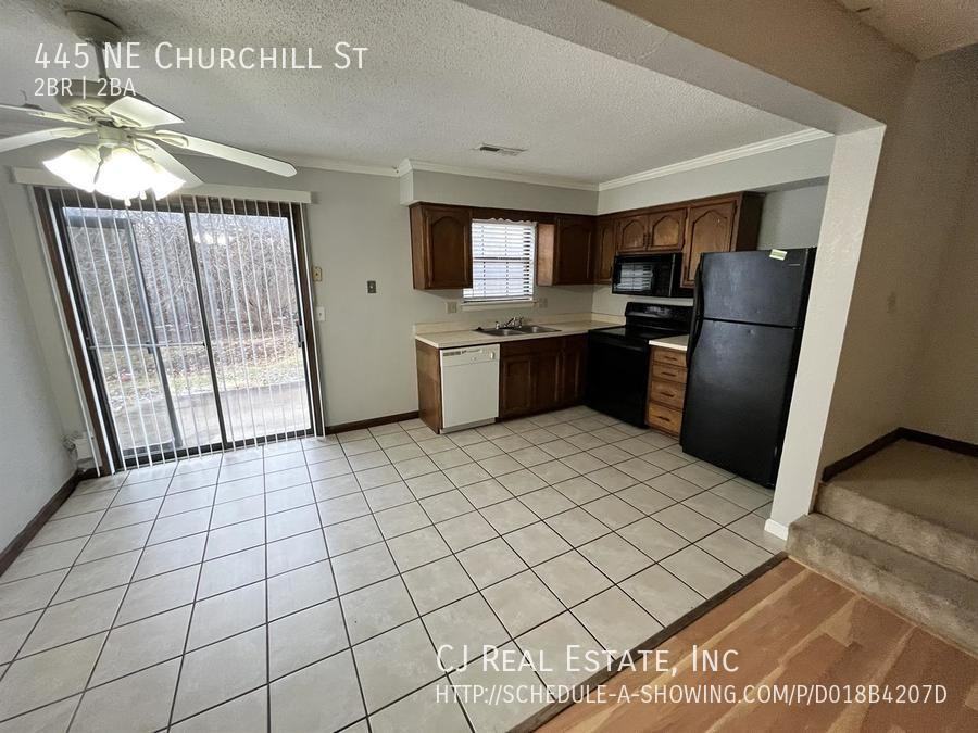 445 Ne Churchill St - Photo 4 of 11