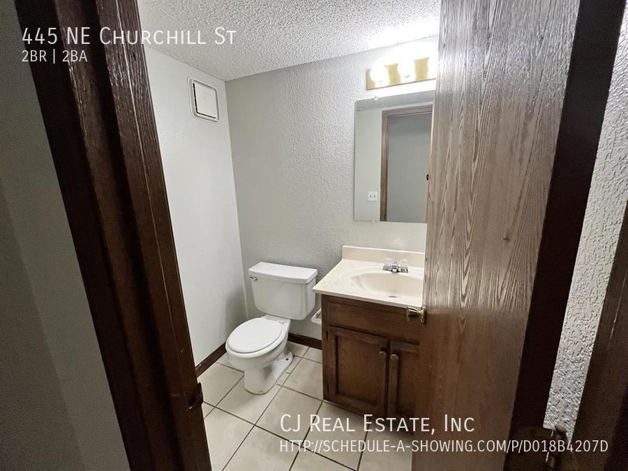 445 Ne Churchill St - Photo 5 of 11