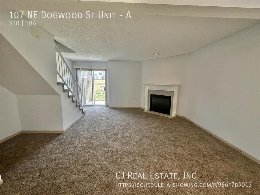 107 Ne Dogwood St #A - Photo 2 of 11
