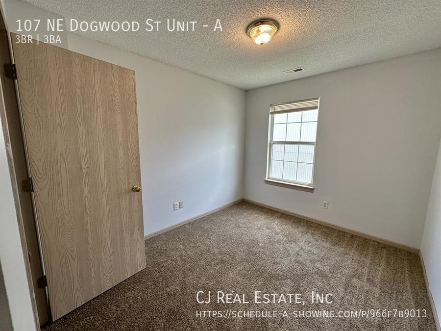 107 Ne Dogwood St #A - Photo 5 of 11