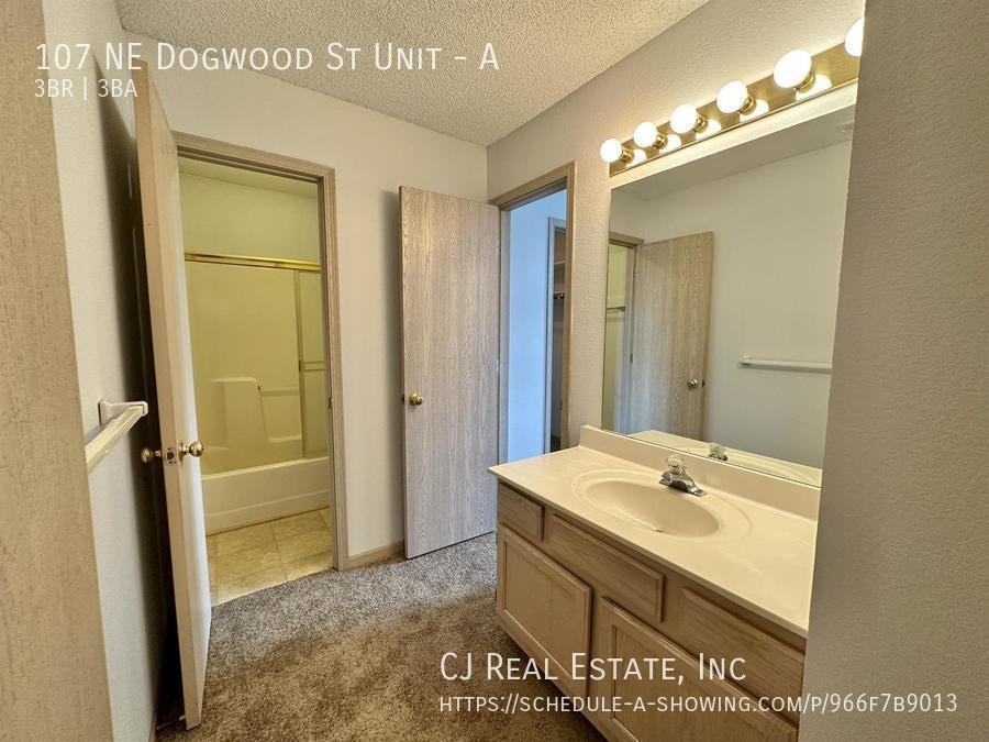 107 Ne Dogwood St #A - Photo 6 of 11
