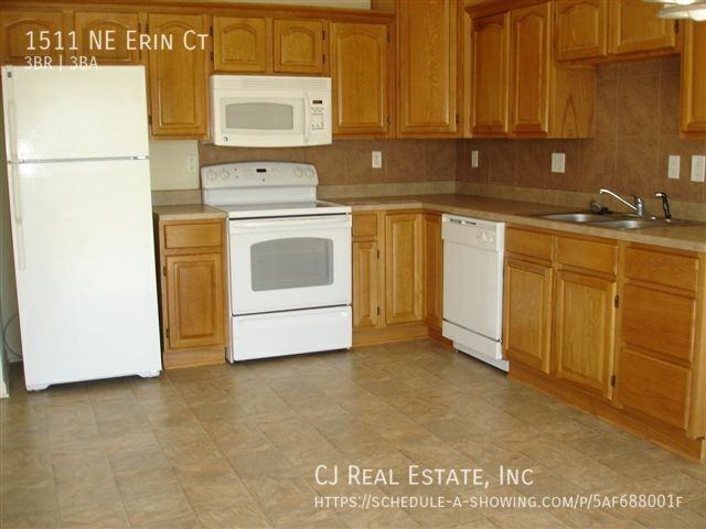 1511 Ne Erin Ct - Photo 3 of 9