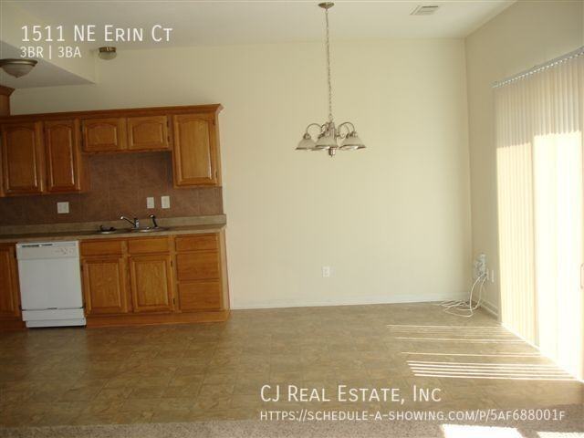 1511 Ne Erin Ct - Photo 4 of 9