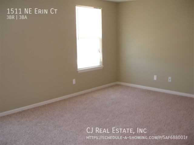 1511 Ne Erin Ct - Photo 5 of 9