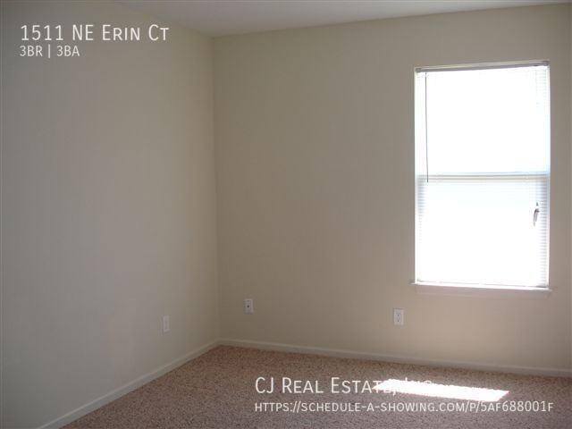 1511 Ne Erin Ct - Photo 6 of 9