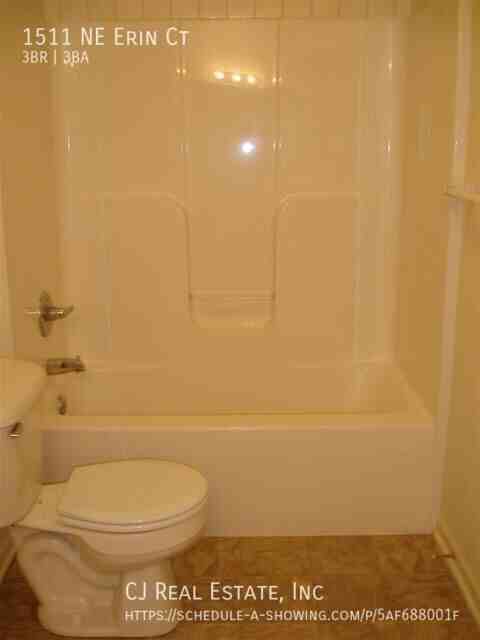 1511 Ne Erin Ct - Photo 7 of 9