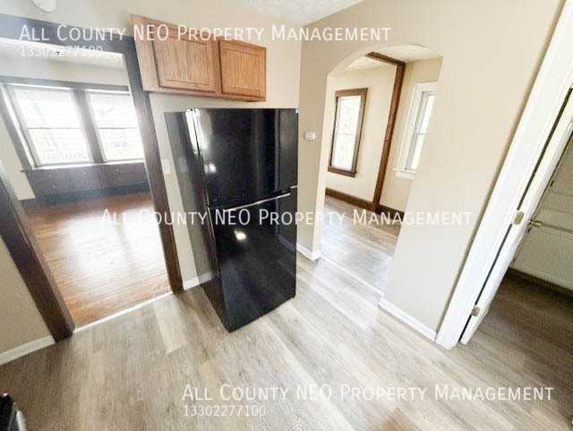 321 Grace Ave - Photo 4 of 24