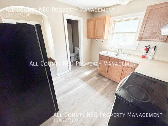 321 Grace Ave - Photo 5 of 24