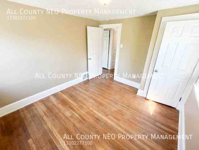 321 Grace Ave - Photo 7 of 24