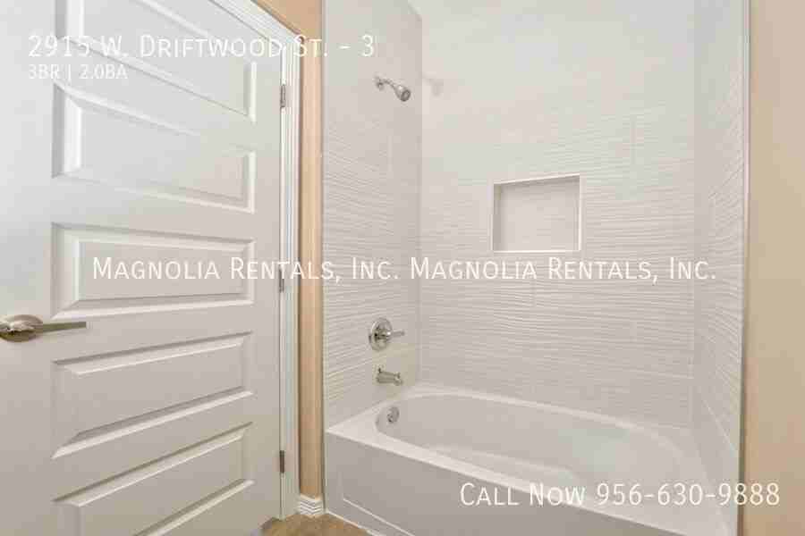 2915 W Driftwood St #3 - Photo 5 of 10