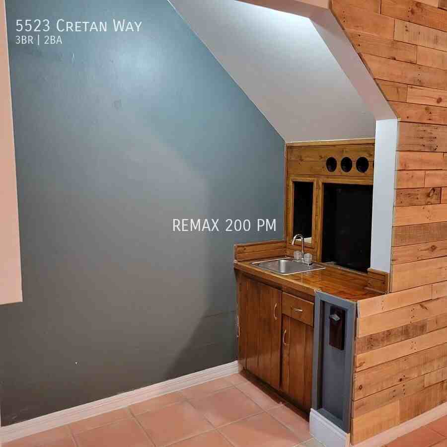 5523 Cretan Way - Photo 2 of 8