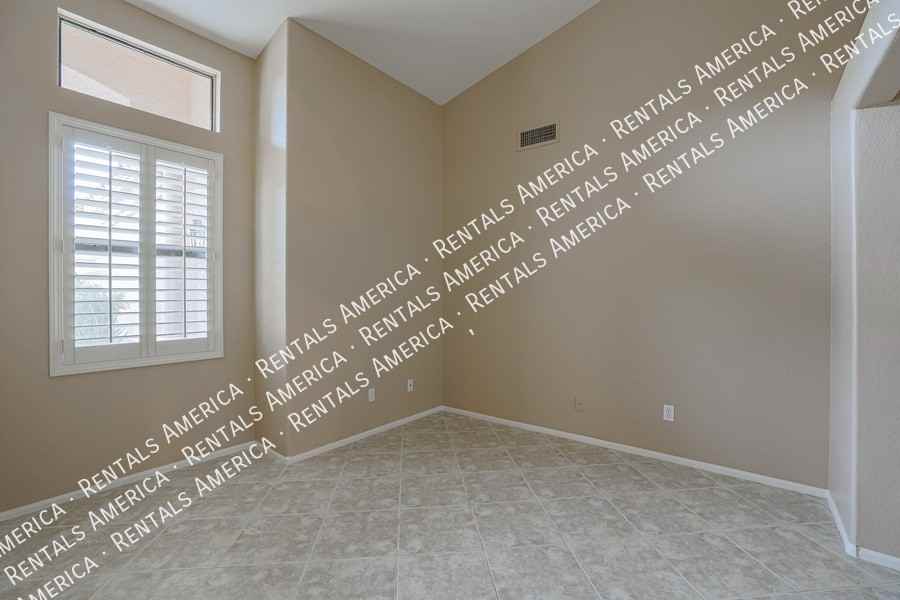 263 E Ashurst Dr - Photo 7 of 32