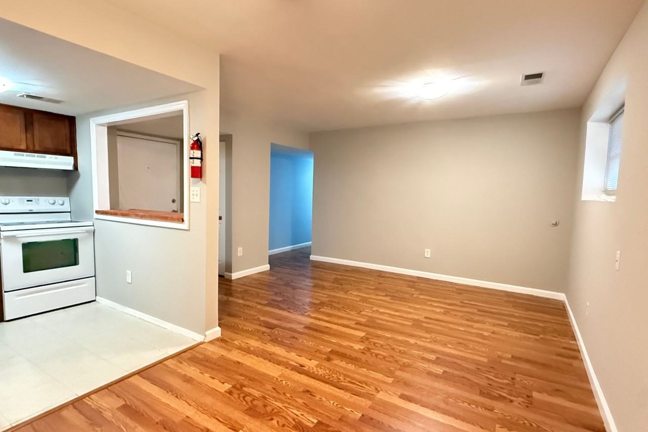 429 Kenyon St Nw #T2 - Photo 2 of 31