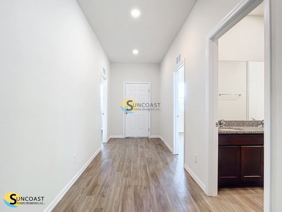 585 Marion Oaks Pass - Photo 4 of 49