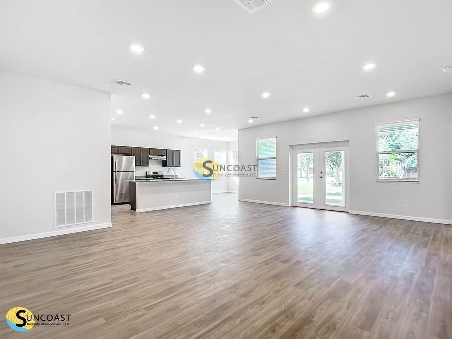 585 Marion Oaks Pass - Photo 5 of 49