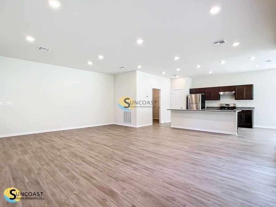585 Marion Oaks Pass - Photo 7 of 49