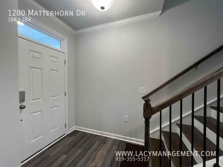 1200 Matterhorn Dr - Photo 4 of 40