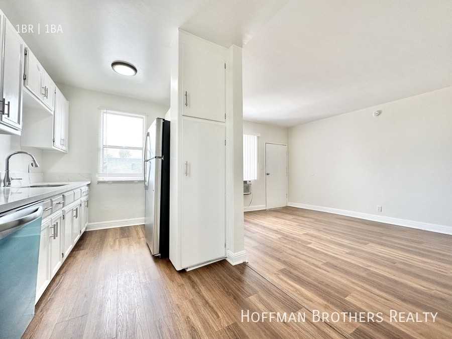 14639 Calvert St #9 - Photo 4 of 7