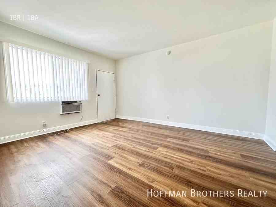 14639 Calvert St #9 - Photo 6 of 7