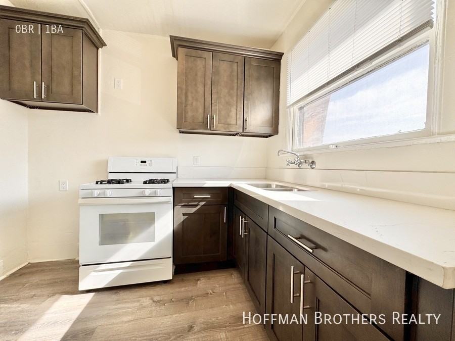 1802 N La Brea Ave #107 - Photo 3 of 8